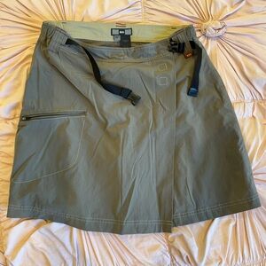 REI Green Mini A-line Skirt with Cargo Style for Casual Wear